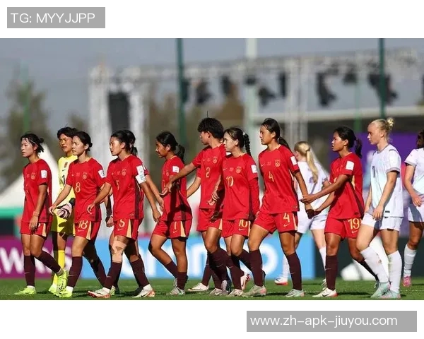 中国女足迎战巴西队全力以赴争夺胜利展现拼搏精神与团队力量